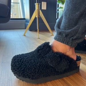 premium big buckle birkenstock shearling Teddy from kith